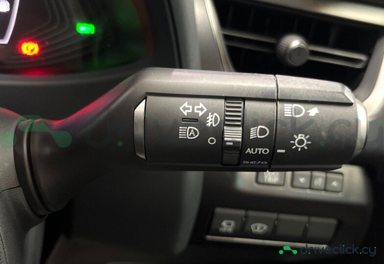 Lexus UX Green
