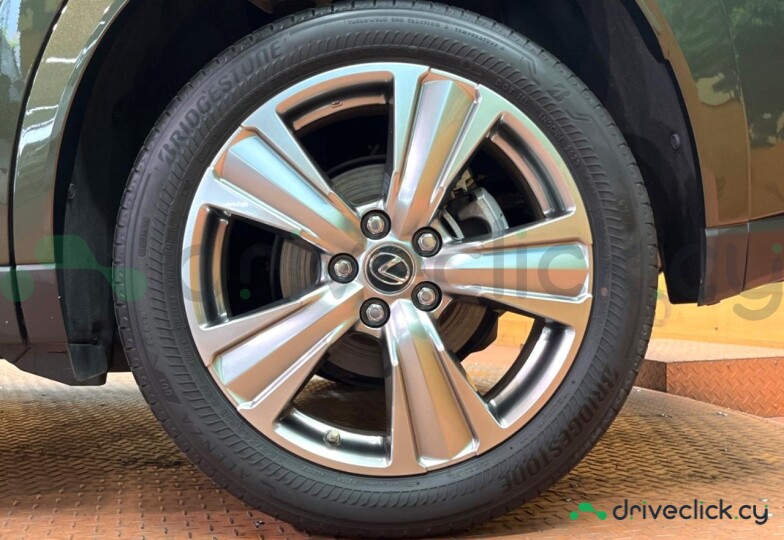 Lexus UX Green