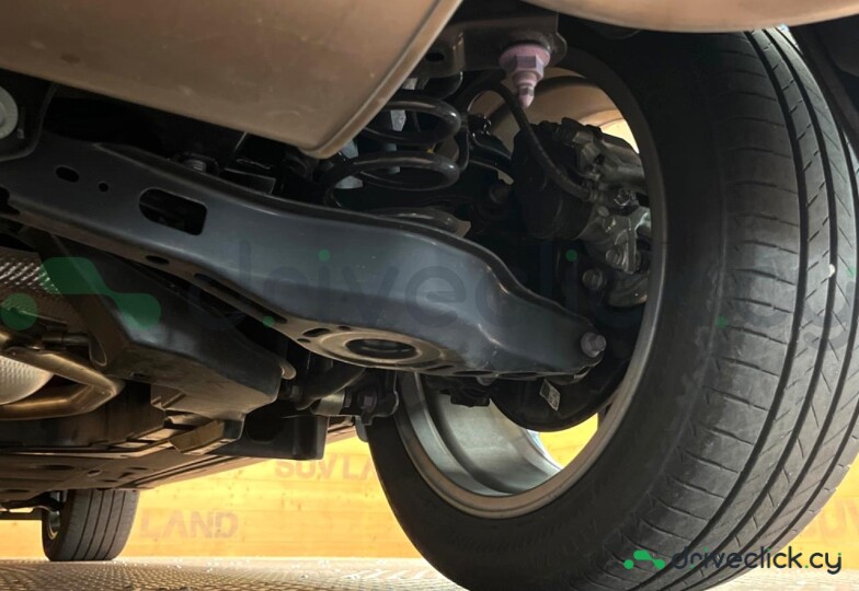 Lexus UX Green