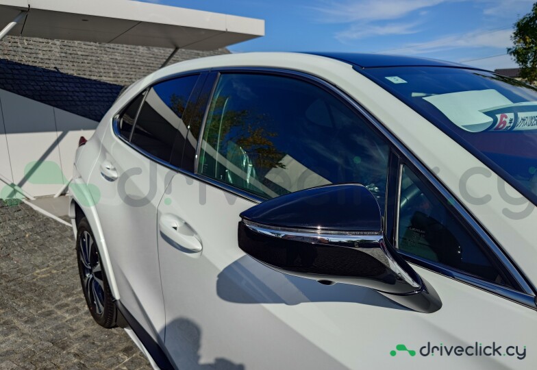 Lexus UX White
