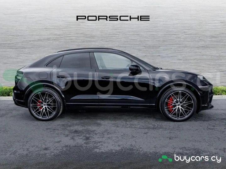 Porsche Macan Black