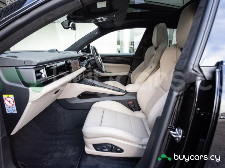 Porsche Macan Black