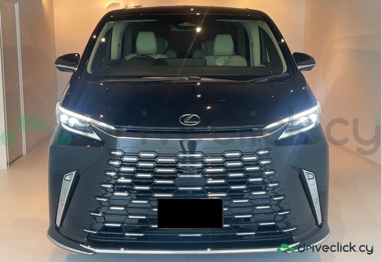 Lexus LM Black