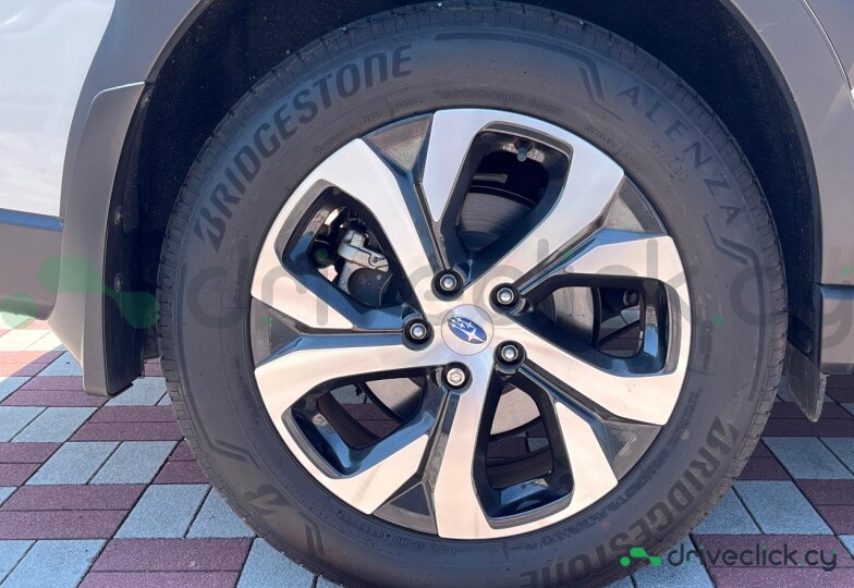 Subaru Outback Белый