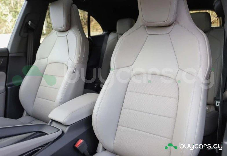 Porsche Macan Зеленый