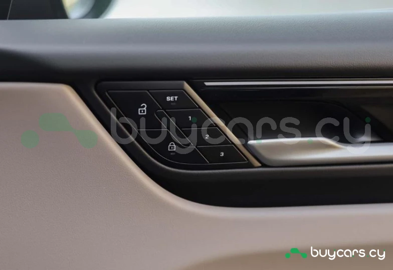 Porsche Macan Зеленый