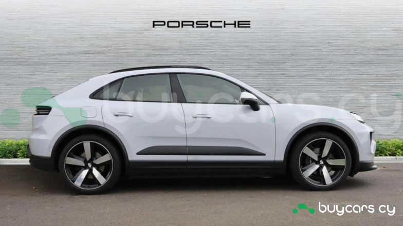 Porsche Macan Серый