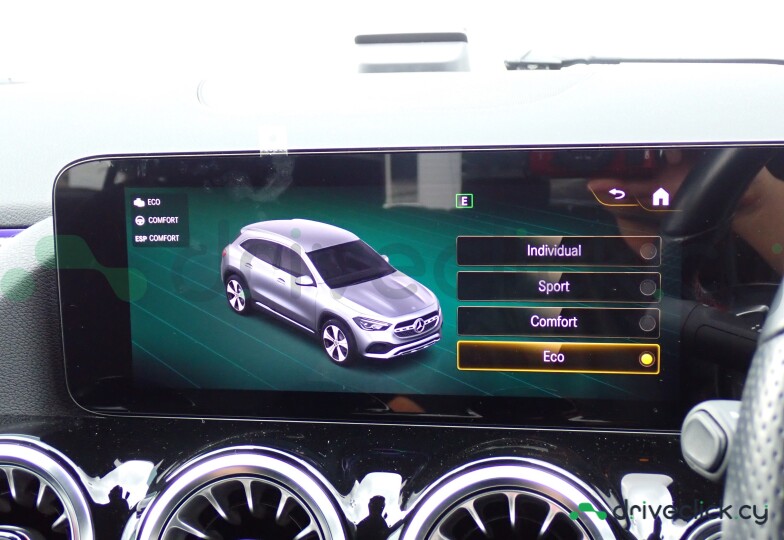 Mercedes GLA-class White
