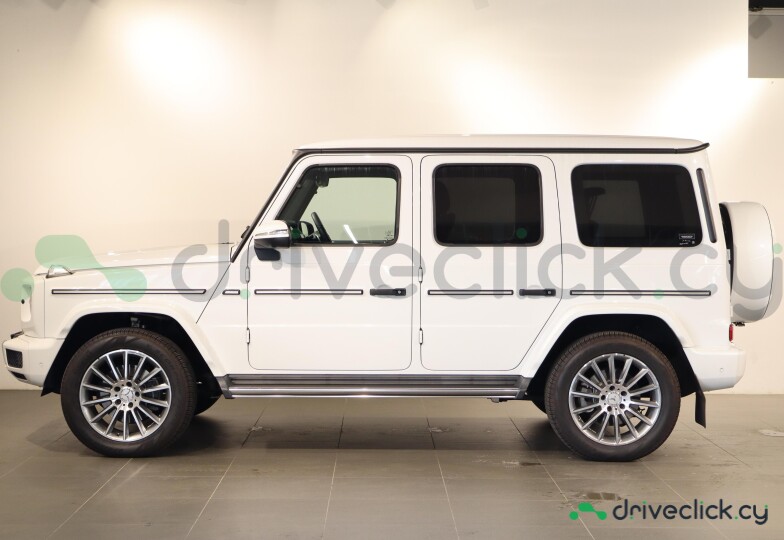 Mercedes G-class White