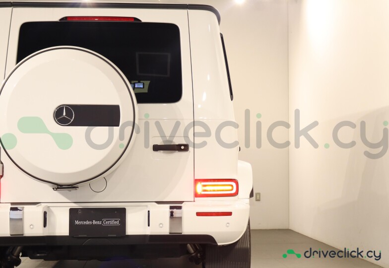 Mercedes G-class White