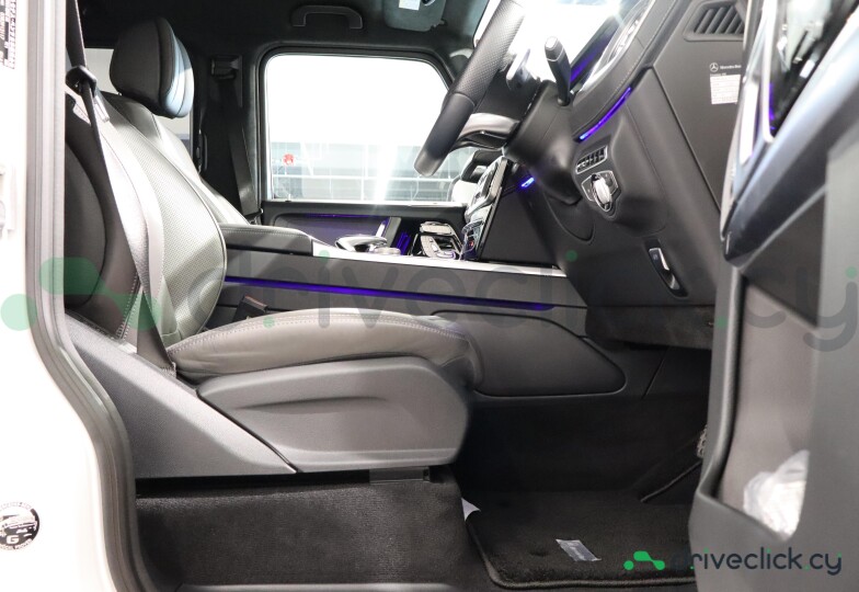 Mercedes G-class White