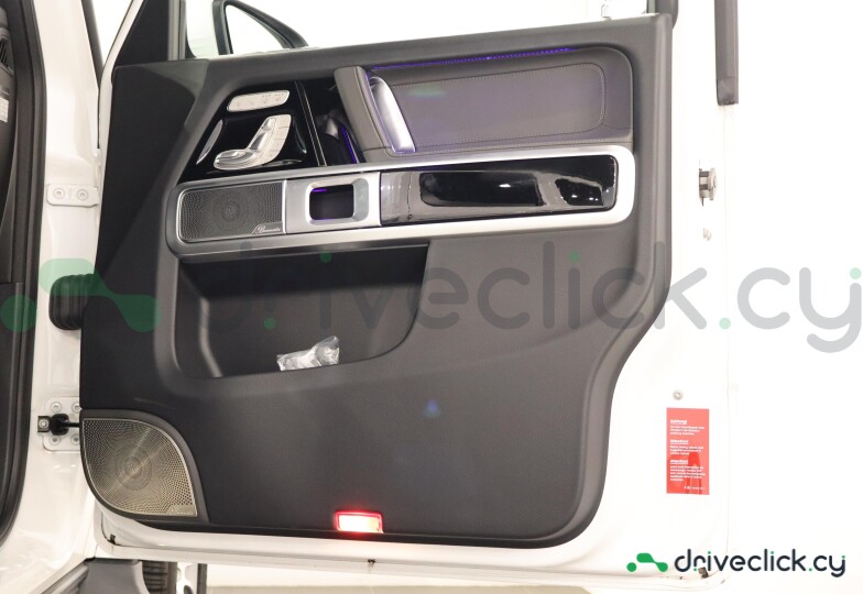 Mercedes G-class White