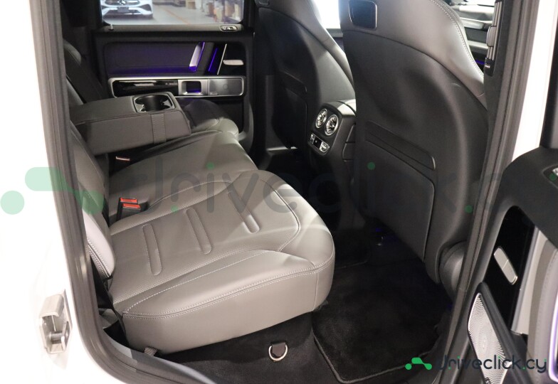 Mercedes G-class White