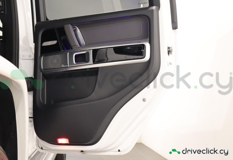 Mercedes G-class White