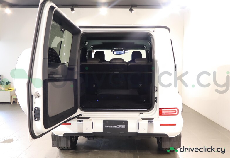 Mercedes G-class White