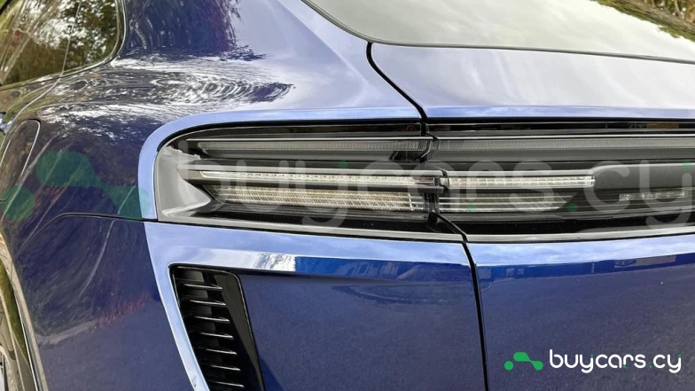 Porsche Macan Синий