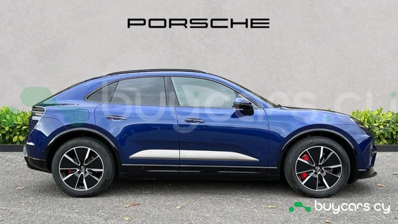 Porsche Macan Синий