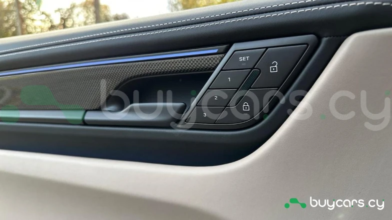 Porsche Macan Синий