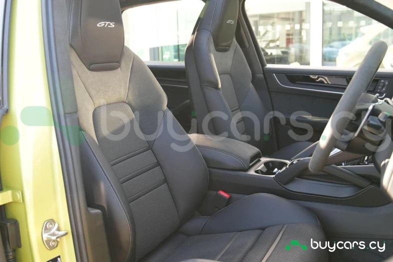 Porsche Cayenne Желтый