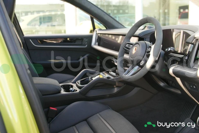 Porsche Cayenne Желтый