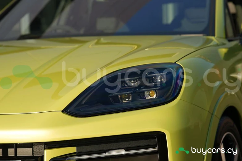 Porsche Cayenne Желтый