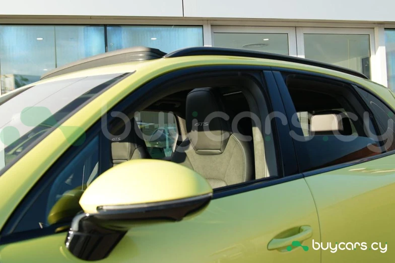 Porsche Cayenne Желтый