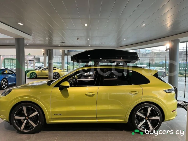 Porsche Cayenne Желтый