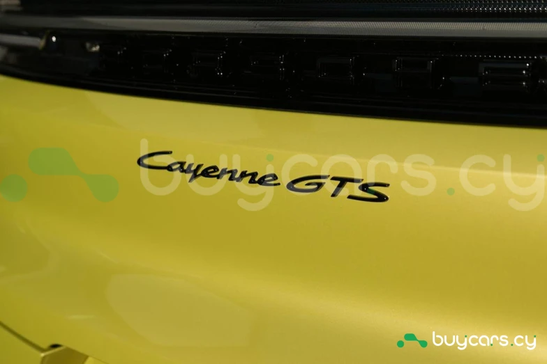 Porsche Cayenne Желтый