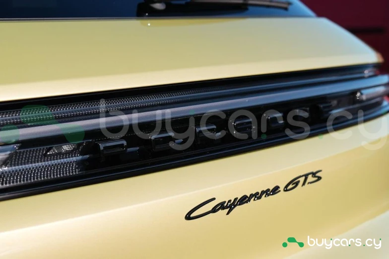 Porsche Cayenne Желтый