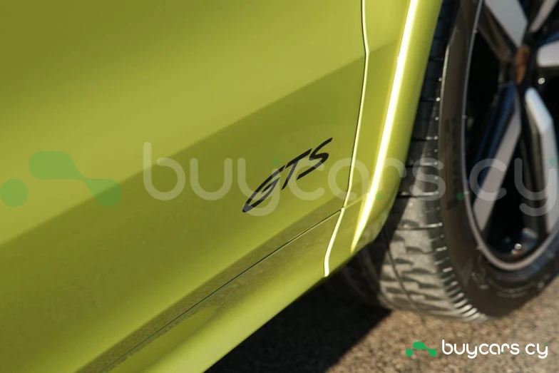 Porsche Cayenne Желтый