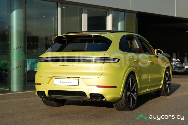 Porsche Cayenne Желтый