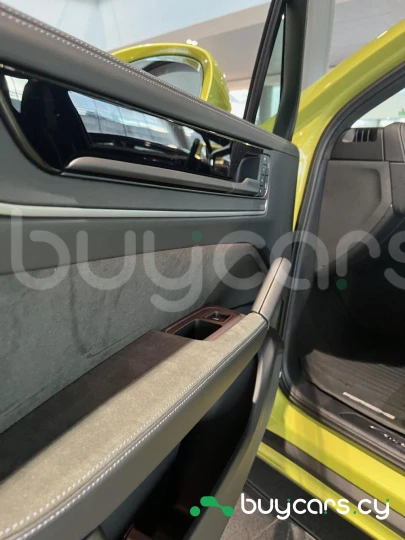 Porsche Cayenne Желтый