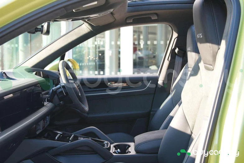 Porsche Cayenne Желтый