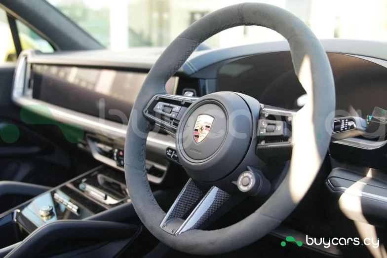 Porsche Cayenne Желтый