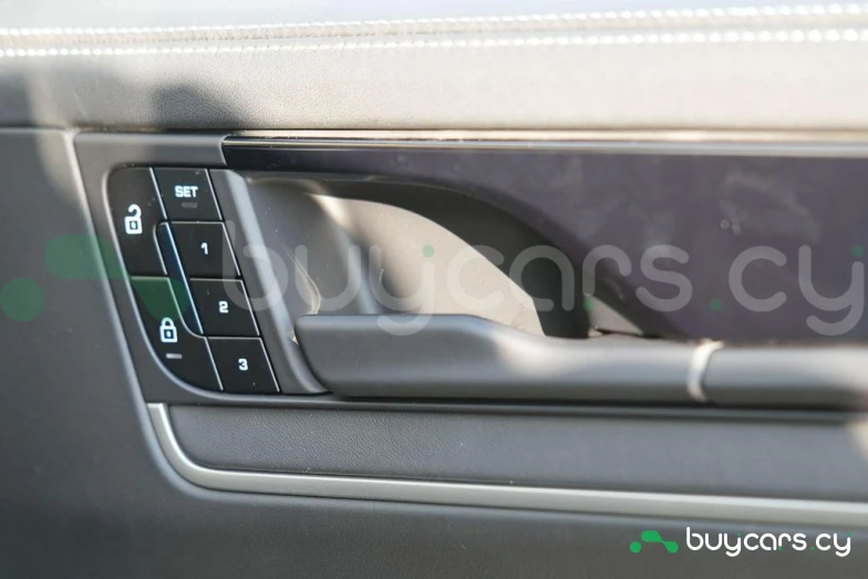 Porsche Cayenne Желтый