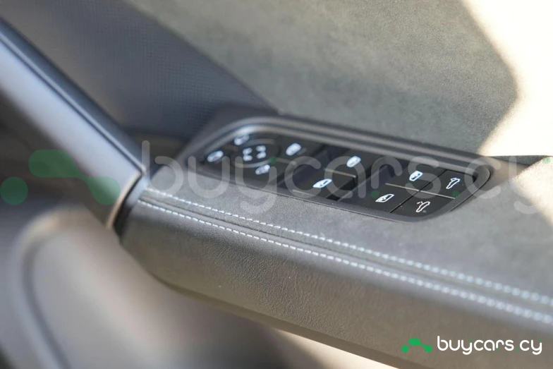 Porsche Cayenne Желтый