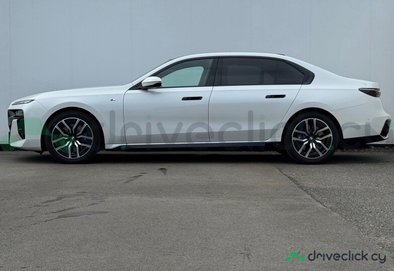 BMW 7 series White