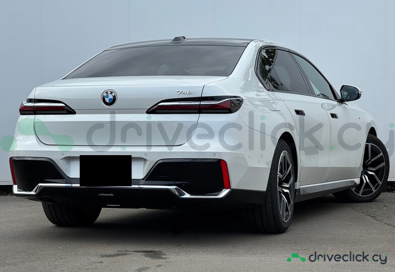 BMW 7 series White
