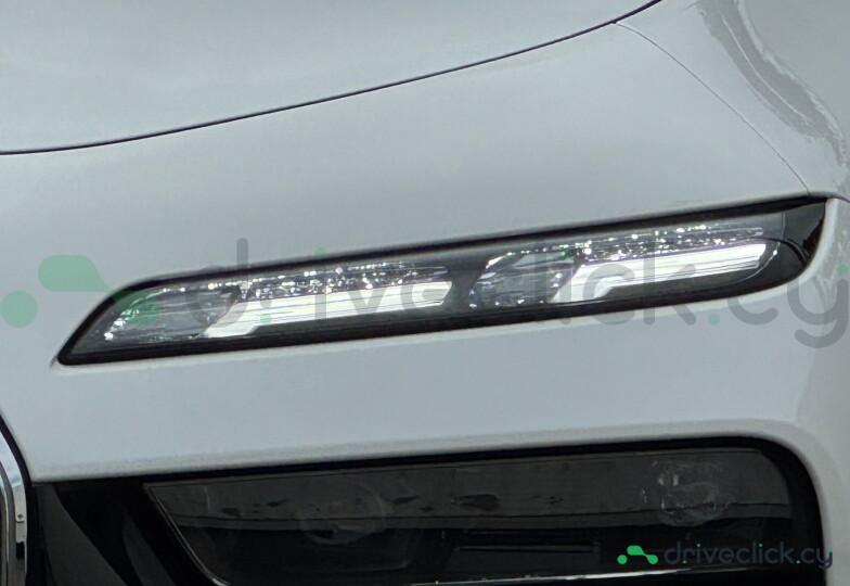 BMW 7 series White