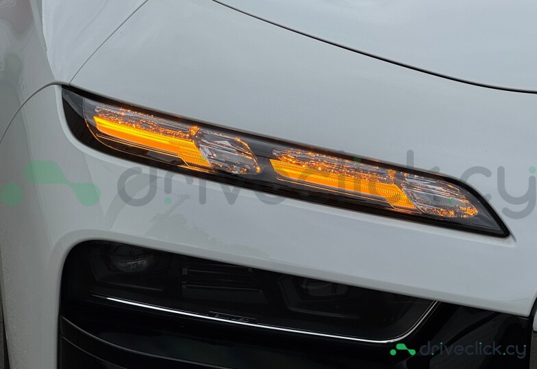 BMW 7 series White