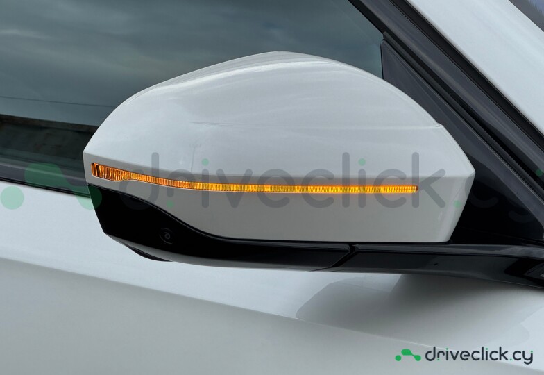 BMW 7 series White
