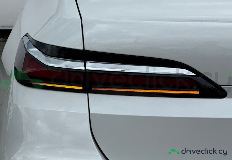 BMW 7 series White