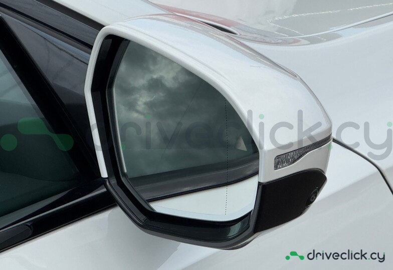 BMW 7 series White