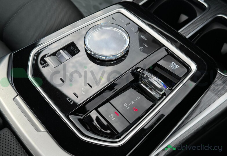 BMW 7 series White