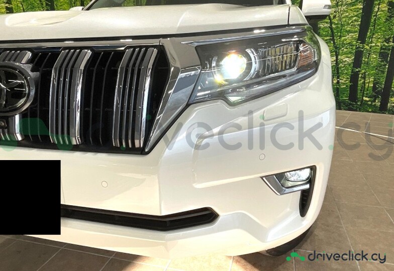 Toyota Land Cruiser Prado White
