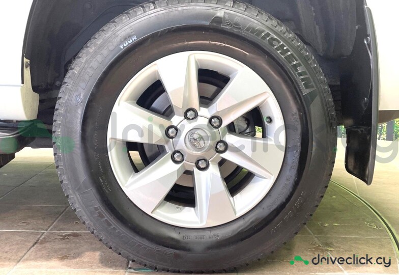Toyota Land Cruiser Prado White