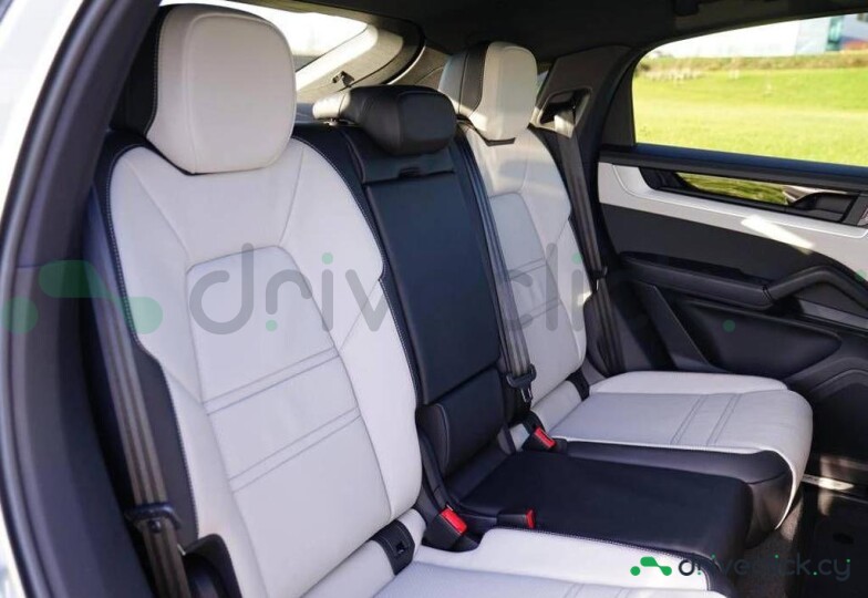 Porsche Cayenne Серый