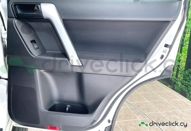 Toyota Land Cruiser Prado White