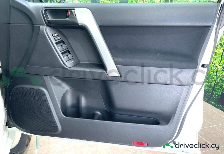 Toyota Land Cruiser Prado White