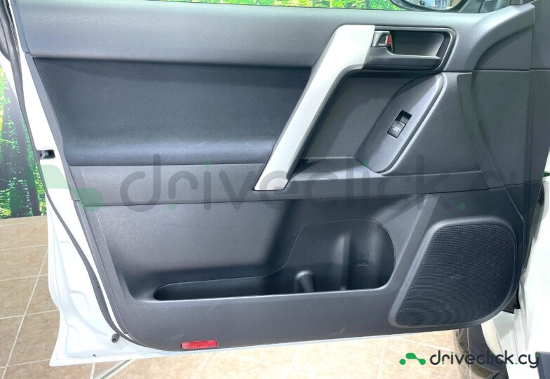 Toyota Land Cruiser Prado White